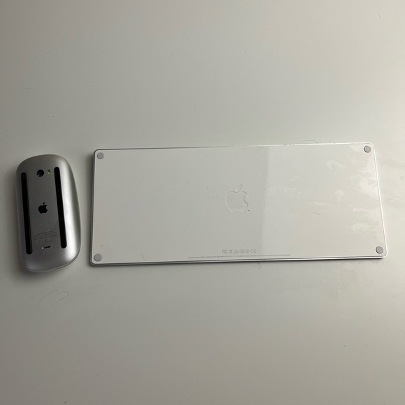 Apple Magic Keyboard and Mouse Combo - Silver and White - Picture 2 of 3